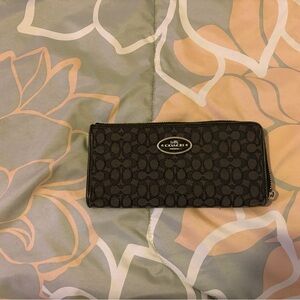 Coach Signature Black Zip Wallet (Authentic)